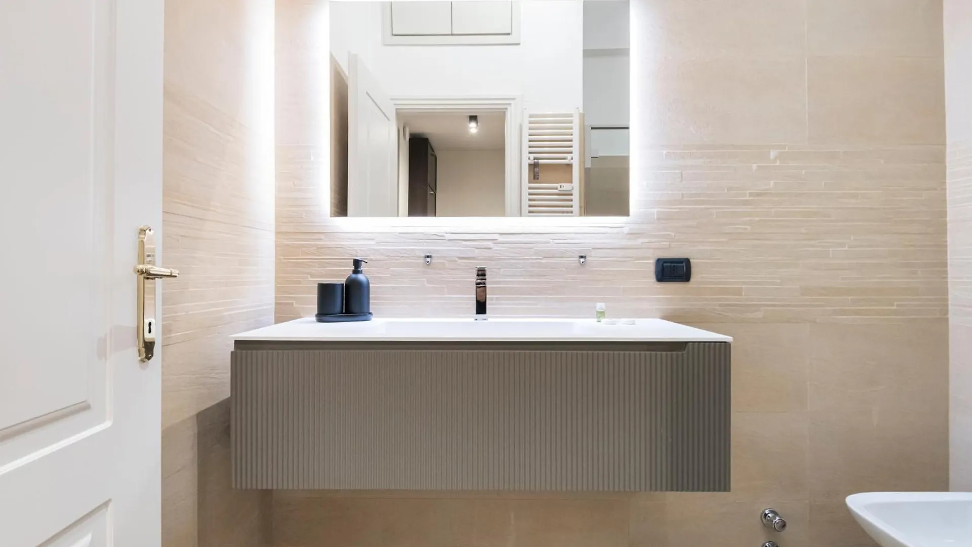 Easylife - Magnificent Splendid Apt Sant'Ambrogio ミラノ アパート