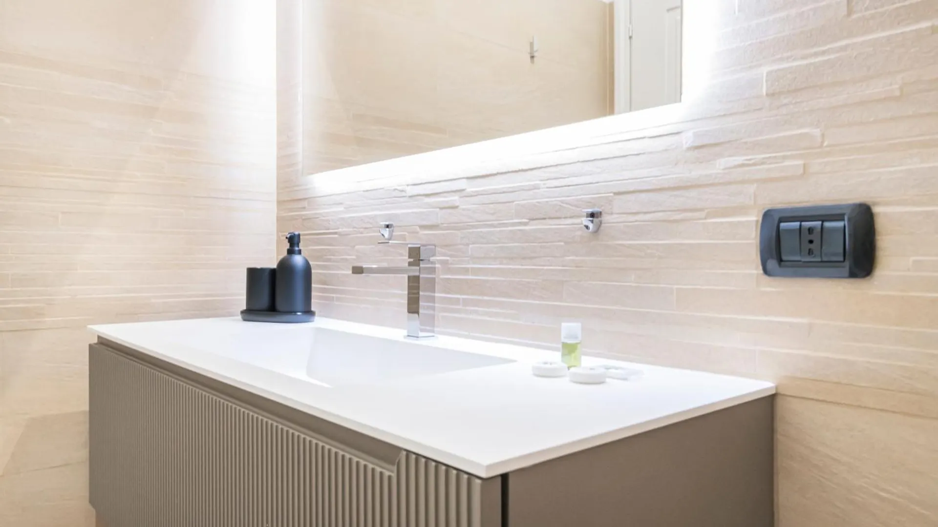 Easylife - Magnificent Splendid Apt Sant'Ambrogio ミラノ アパート