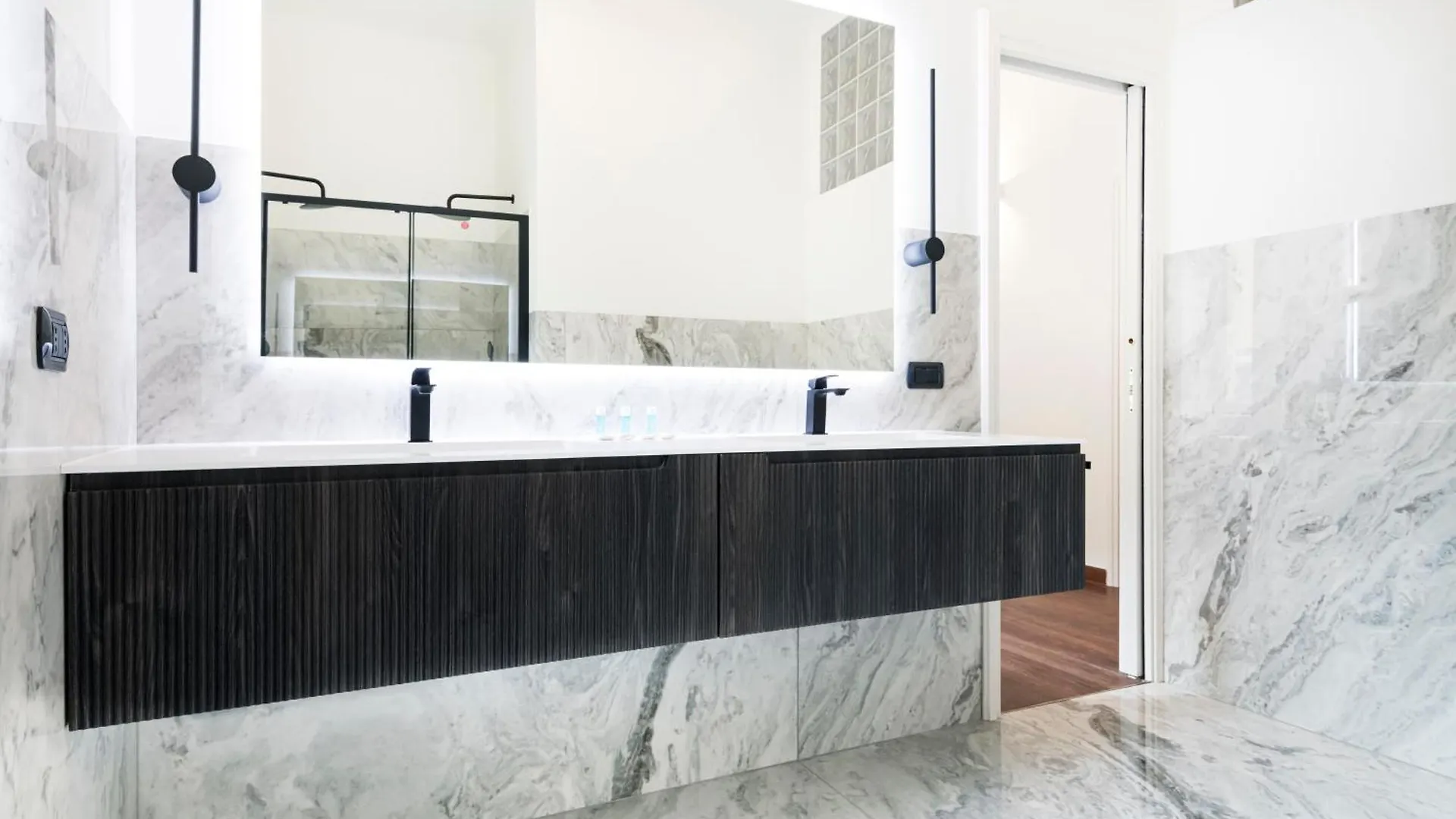 Easylife - Magnificent Splendid Apt Sant'Ambrogio ミラノ 0*,  イタリア